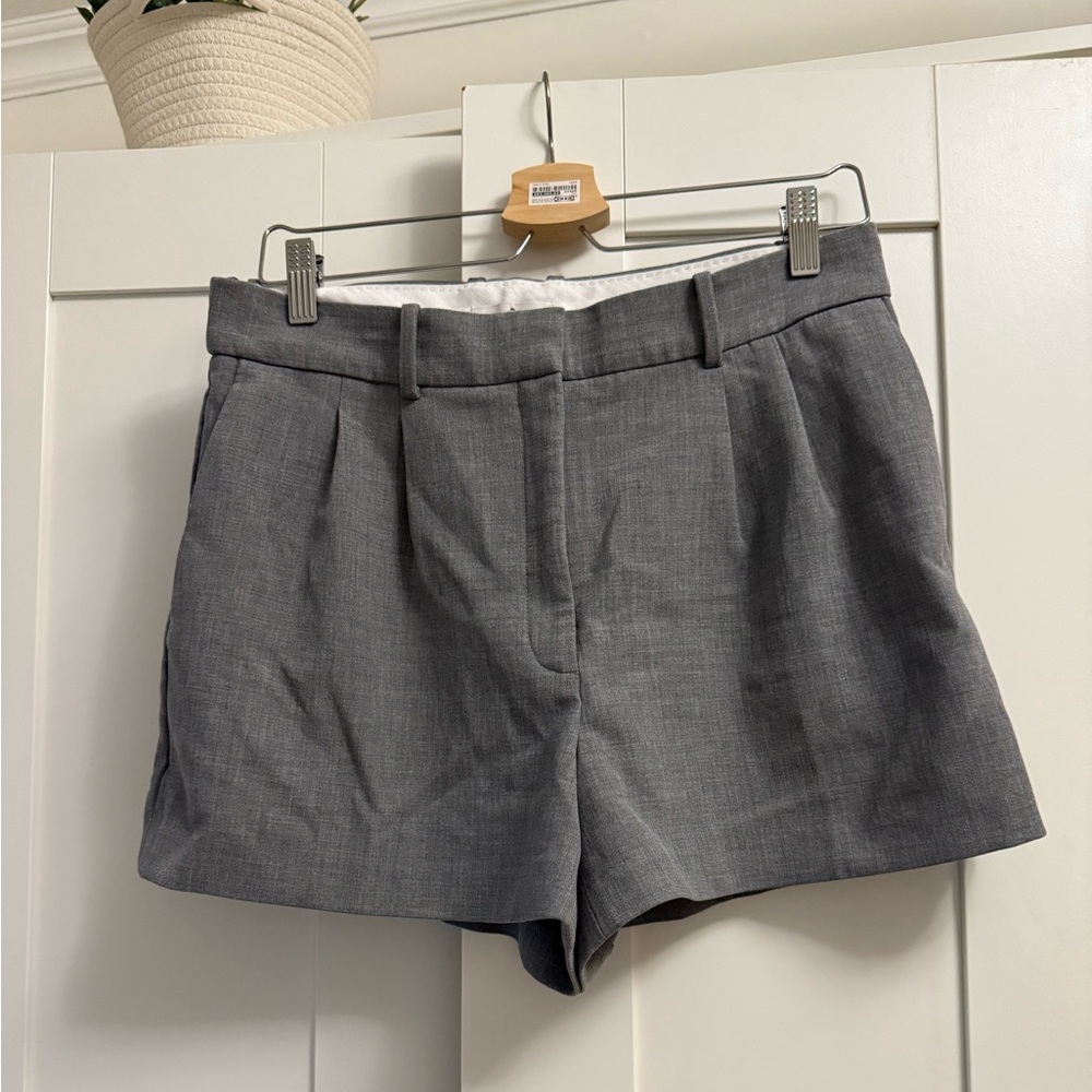 Aritzia Babaton Gray Women's Shorts